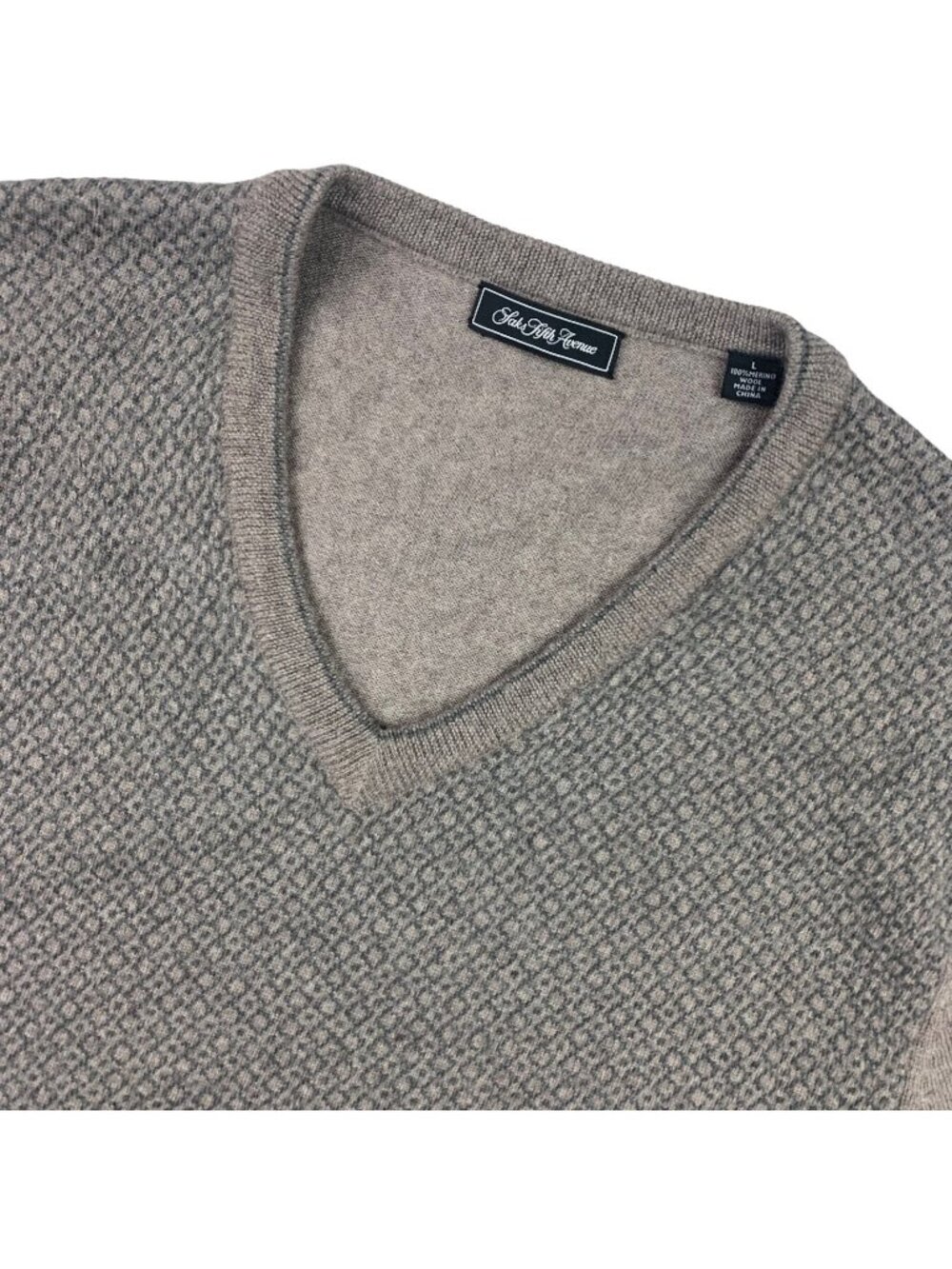 Saks Fifth Avenue Men’s 100% Wool V-Neck Sweater Beige/Gray Diamond • Large
